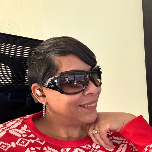 Dior Strassy Sunglasses ๐ Beautiful design with Crystals no stones missing. - Picture 6 of 8